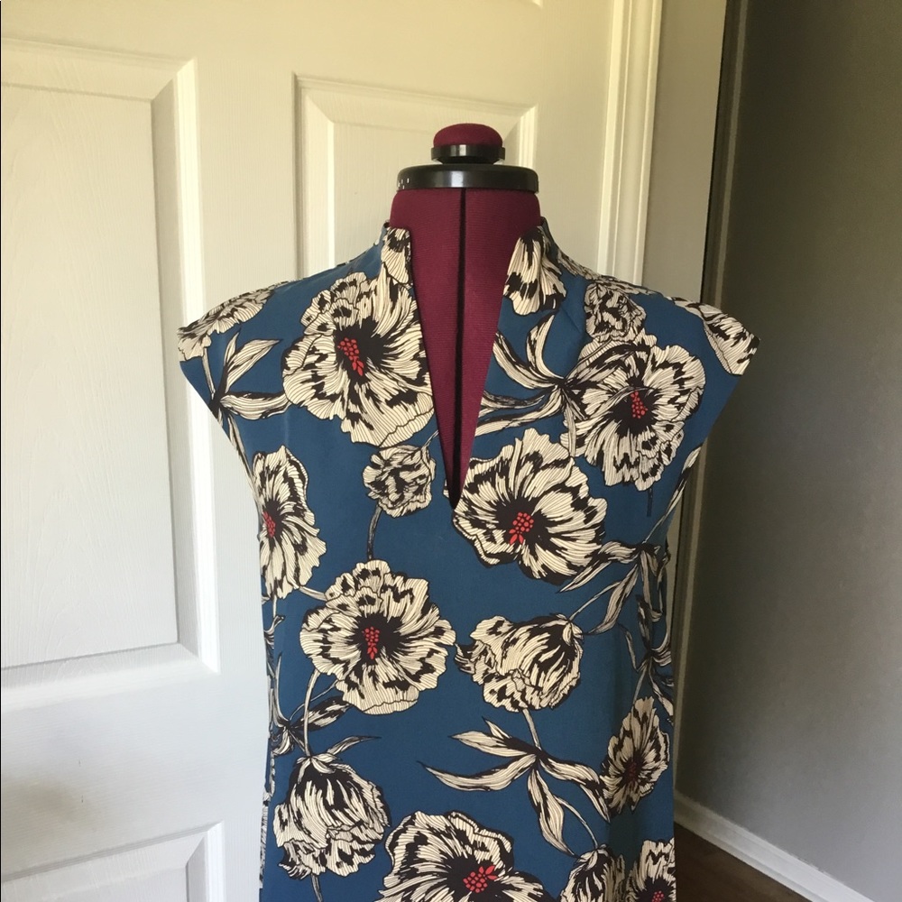 Cooper & Ella Blue Top Floral Design Capped Sleeve